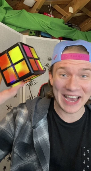 CINDERJJ reviewing WOWCube
